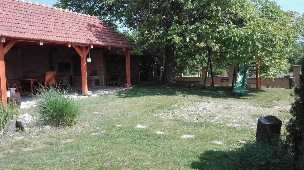 Penzion U Reky Vojkovice  ภายนอก รูปภาพ